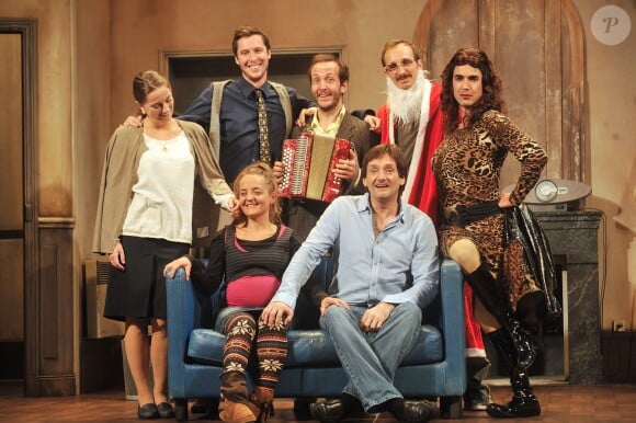 Benoit Moret, Marie Lanchas, Julien Ratel, Loïc Blanco, Nicolas Lumbredas, Emmanuelle Bougerol et Pierre Palmade - Filage de la pièce 'Le Père Noël est une ordure' mise en scène par Pierre Palmade au Théâtre Tristan Bernard à Paris le 11 septembre 2014.