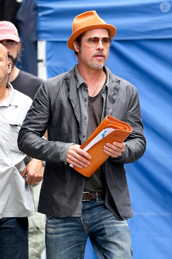 Brad Pitt à New York, arborant sa bague de mariage le 30 août 2014