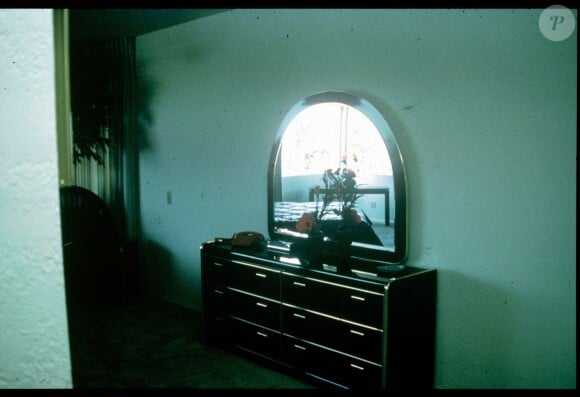 La commode dans la chambre d'Elvis - Photos de la garçonnière secrète d'Elvis Presley à Palm Springs. Elles ont été prises par le journaliste Roger Asquith il y a 50 ans.