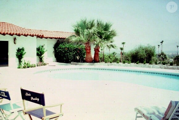 La piscine protégée des regards au bord de laquelle Elvis aimait prendre le soleil nu - Photos de la garçonnière secrète d'Elvis Presley à Palm Springs. Elles ont été prises par le journaliste Roger Asquith il y a 50 ans.