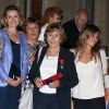 Edith Cresson entourée de sa famille (Officier de la Légion d'honneur) - Cérémonie de remise de décorations, par Francois Hollande, au Palais de l'Elysée à Paris, le 16 septembre 2014
