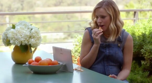 Kristen Bell enceinte dans une publicité Samsung pour la tablette Samsung Galaxy Tab S. (Capture d'écran)