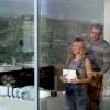 Kristen Bell enceinte et son époux dans une publicité Samsung pour la tablette Samsung Galaxy Tab S. (Capture d'écran)