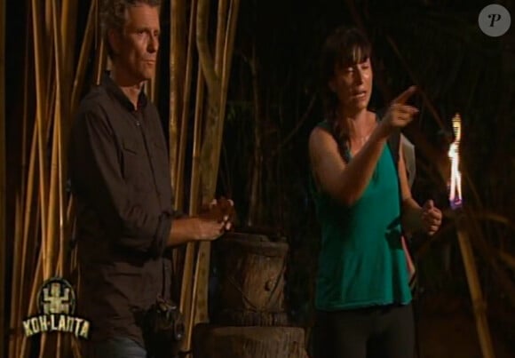 Denis Brogniart et Isabelle dans "Koh-Lanta 2014" sur TF1. Episode diffusé le 12 septembre 2014.