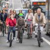 Sortie à vélo dans Bruxelles, le 21 septembre 2014, pour le roi Philippe de Belgique, la reine Mathilde et leurs enfants, la princesse héritière Elisabeth, le prince Gabriel, le prince Emmanuel et la princesse Eléonore à l'occasion de la journée sans voitures.