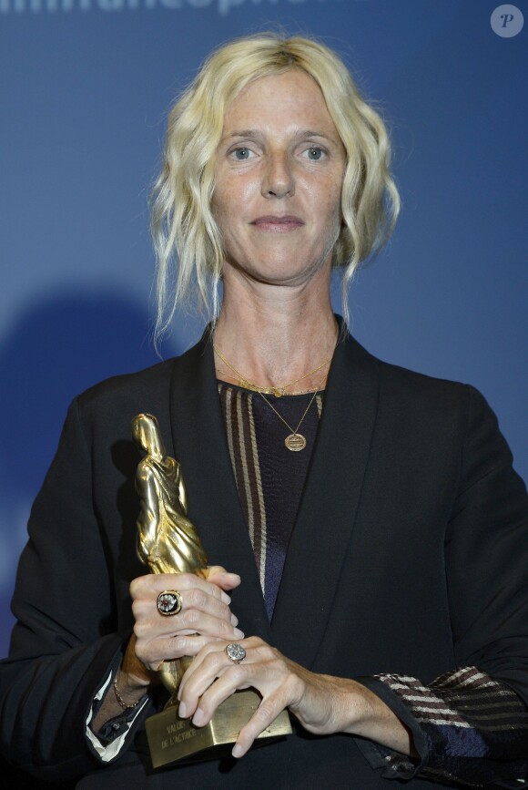 Sandrine Kiberlain (Valois de la meilleure actrice pour son interprétation dans "Elle l'adore" de Jeanne Herry) - Remise des prix lors de la 7e édition du Festival du film francophone d'Angoulême, le 26 août 2014