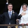 L'archiduc Christoph d'Autriche et l'archiduchesse Adélaïde (née Drapé-Frisch) au balcon de l'Hôtel de Ville de Nancy après leur mariage religieux, le 29 décembre 2012. Le couple attend son premier enfant pour fin 2014.