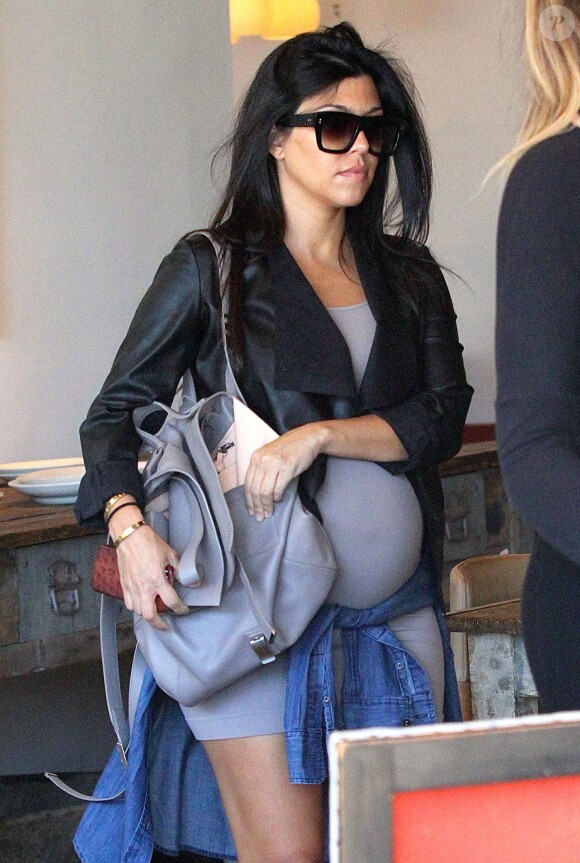 Kourtney Kardashian, enceinte, à Los Angeles le 24 septembre 2014.