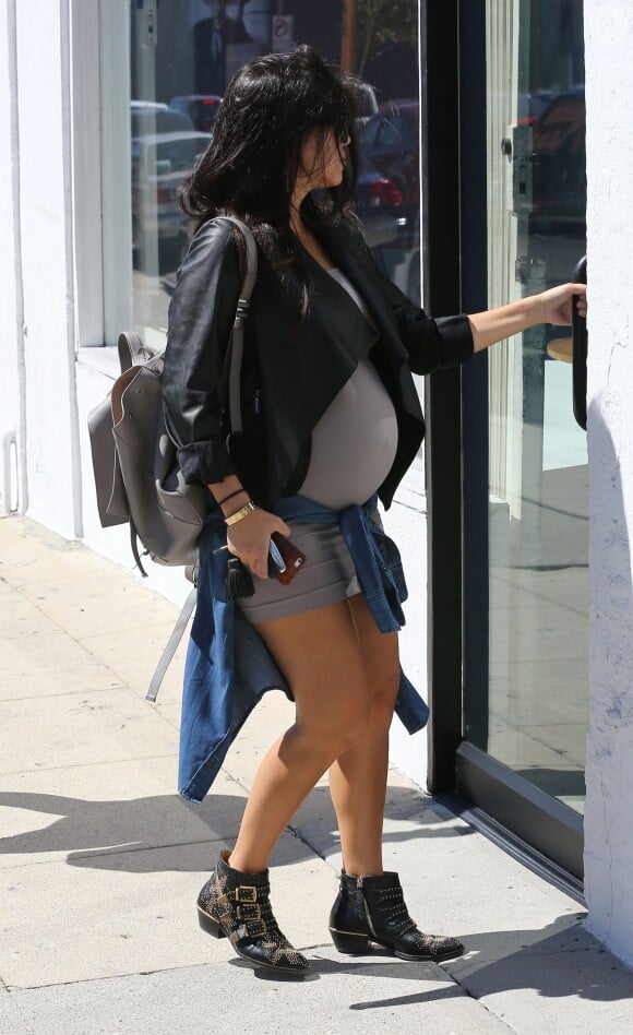 Kourtney Kardashian, enceinte, arrive à la galerie d'art The News de John Baldessari. Los Angeles, le 24 septembre 2014.