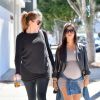 Kourtney Kardashian, enceinte, et sa petite soeur Khloé à Los Angeles, le 24 septembre 2014.