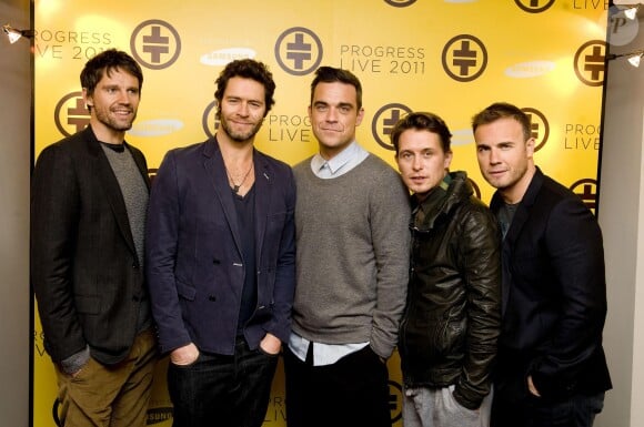Jason Orange, Howard Donald, Robbie Williams, Mark Owen et Gary Barlow de Take That à Londres, le 26 octobre 2010.