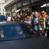 Vitalii Sediuk (lunettes de soleil, foulard orange et veste camo) est le responsable de la frayeur de Kim Kardashian, lors du défilé Balmain. Paris, le 25 septembre 2014.