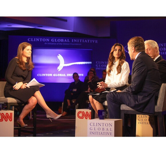 Rania de Jordanie en interview sur CNN avec Bill Clinton le 25 septembre 2014, photo publiée sur Instagram.