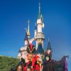 Cyprien assiste à la soirée de lancement des animateurs de Halloween organisée à Disneyland Paris, le samedi 27 septembre 2014.