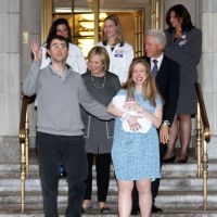 Chelsea Clinton maman: Sortie radieuse avec Charlotte, Bill et Hillary aux anges