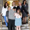 Chelsea Clinton Mezvinsky à la sortie de l'hôpital avec sa fille Charlotte, son mari Marc Mezvinsky et ses parents Bill et Hillary Clinton. New York, le 29 septembre 2014.