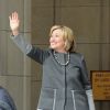 Hillary Clinton arrive accompagnée de son mari Bill Clinton au Lenox Hill Hospital à New York, le 29 septembre 2014 pour rendre visite à leur fille Chelsea Clinton Mezvinsky et leur petite-fille Charlotte Clinton Mezvinsky.