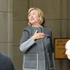 Hillary Clinton arrive accompagnée de son mari Bill Clinton au Lenox Hill Hospital à New York, le 29 septembre 2014 pour rendre visite à leur fille Chelsea Clinton Mezvinsky et leur petite-fille Charlotte Clinton Mezvinsky. 