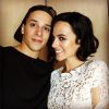 Alizée et Grégoire Lyonnet, amoureux, le 30 septembre 2014 dans els coulisses de "Les 300 choeurs". "Mon coeur chante ce soir dans l'émission 'Les 300 choeurs' Et elle est à nouveau brune !!! Elle est TELLEMENT belle comme ça ma cendrillon !", a commenté Grégoire en légende sur Instagram.