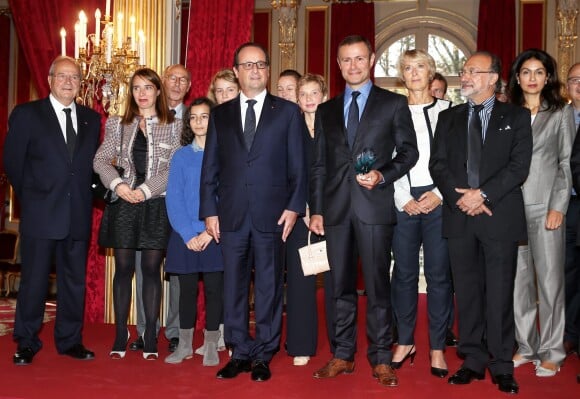 Marc Ladreit de Lacharrière et François Hollande ont remis à Raphaël Gorgé, Président directeur général du groupe Gorgé, le Prix de l'Audace Créatrice à l'Elysée, le 30 septembre 2014.