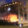 Un incendie, qui pourrait être criminel, a ravagé le restaurant de la boîte de nuit L'Arc, sans faire de victimes, à Paris, le 21 fevrier 2013.