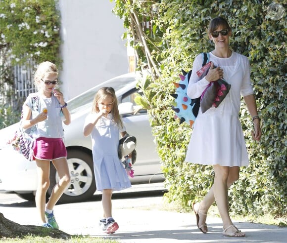 Jennifer Garner et ses filles Seraphina et Violet à Brentwood, Los Angeles, le 17 septembre 2014