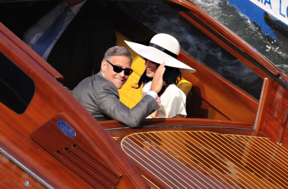George Clooney et sa femme Amal Alamuddin se rendent en vaporetto au palais de Ca Farsetti à Venise, le 29 septembre 2014