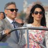 George Clooney et sa femme Amal Alamuddin quittent l'hôtel Aman, où ils ont passé leur nuit de noces à Venise, le 28 septembre 2014, pour se rendre à un brunch à l'hôtel Cipriani.