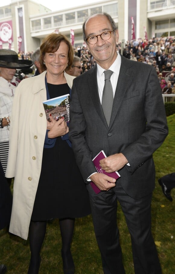 Eric Woerth et sa femme Florence lors du Qatar Prix de l'Arc de Triomphe à l'hippodrome de Longchamp à Paris, le 5 octobre 2014