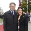 Nelson Monfort et sa femme Dominique lors du Qatar Prix de l'Arc de Triomphe à l'hippodrome de Longchamp à Paris, le 5 octobre 2014