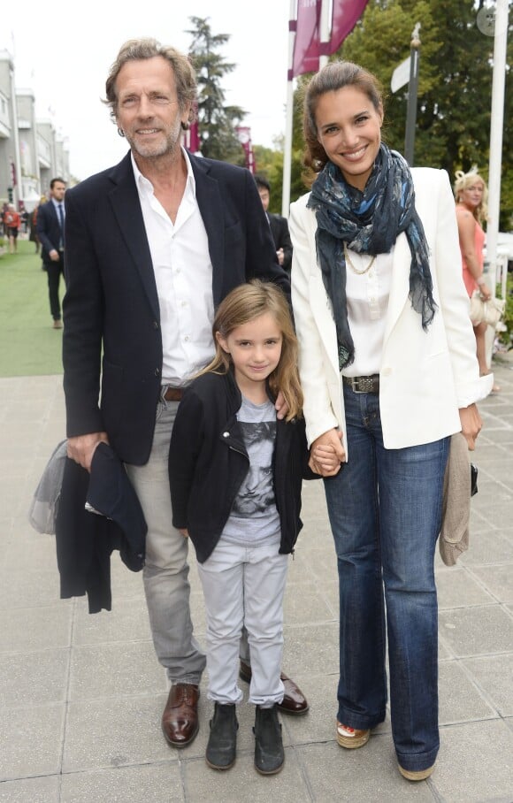 Stéphane Freiss, sa femme Ursula et leur fille Bianca lors du Qatar Prix de l'Arc de Triomphe à l'hippodrome de Longchamp à Paris, le 5 octobre 2014