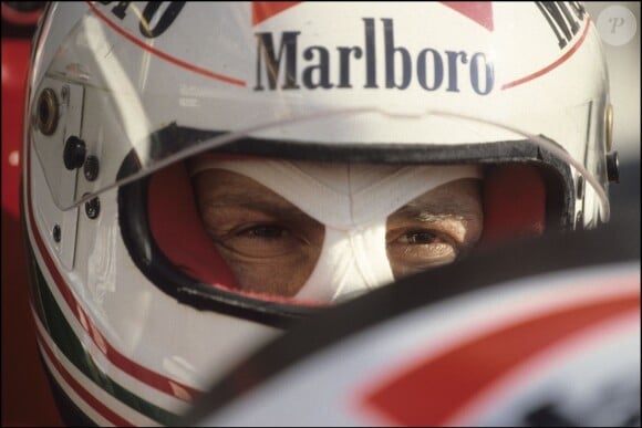 Andrea de Cesaris sur le circuit Paul Ricard du Castellet, en 1989. L'ex-pilote de Formule 1 est décédé à Rome après un accident de moto, survenu le 5 octobre 2014