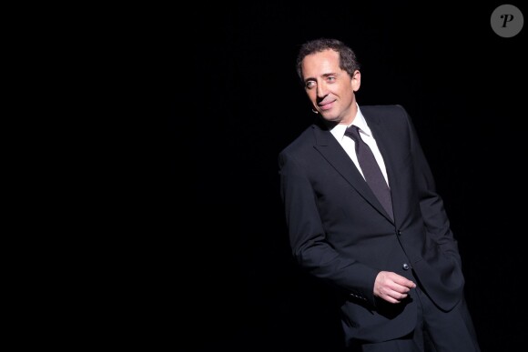 Exclusif - Gad Elmaleh sur scène pour son spectacle "Sans Tambour" à l'Opéra de Paris le 16 mars 2014.