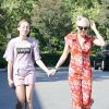 Exclusif - Miley Cyrus et sa soeur Noah vont faire des courses à Los Angeles, le 29 juin 2014. 