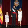 La princesse Leonor des Asturies, le roi Felipe VI d'Espagne et son épouse la reine Letizia version cire : leurs nouvelles statues au Musée de cire de Madrid, inspirées du jour du couronnement du nouveau souverain le 19 juin 2014, ont été dévoilées le 10 octobre 2014, et ce n'est pas franchement une réussite...