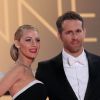 Blake Lively et son mari Ryan Reynolds sur la montée des marches du film "Captives" lors du 67e Festival du film de Cannes le 16 mai 2014