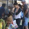 Katie Holmes et sa fille Suri au Farmers Market à Calabasas, le 11 octobre 2014.