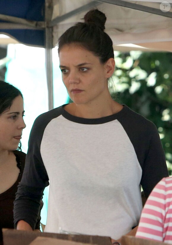 Katie Holmes et sa fille Suri au Farmers Market à Calabasas, le 11 octobre 2014.