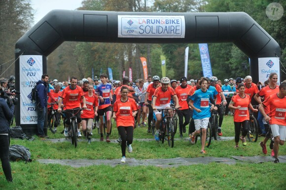 Ambiance - La troisième édition de la "Run & Bike Solidaire" au profit du Secours populaire français organisée à Paris sur le Domaine national de Saint-Cloud, le 12 octobre 2014.