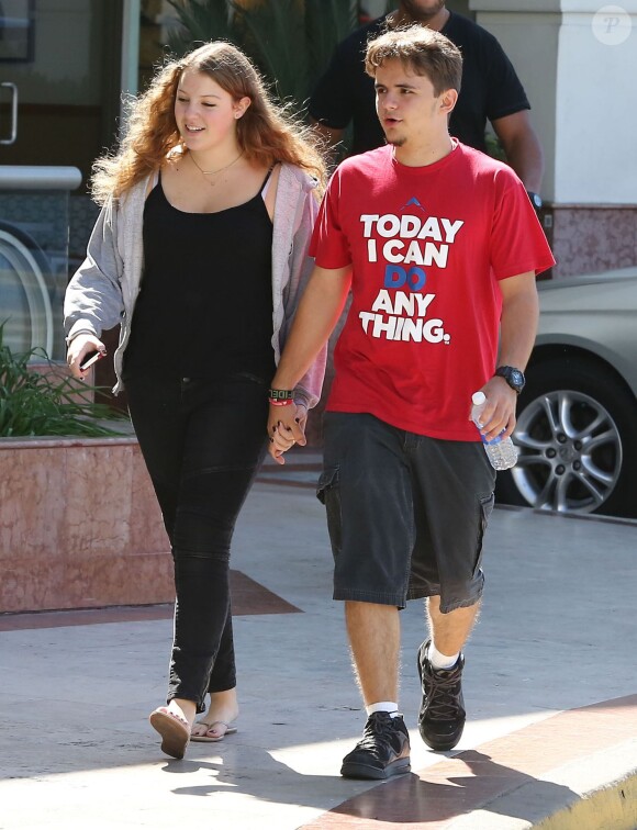 Exclusif - Prince Jackson dans les rues de Los Angeles avec sa petite amie Nikita Bess, le 11 octobre 2014. 