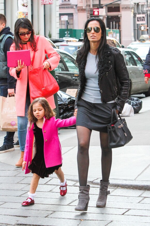 Padma Lakshmi et sa fille KKrishna à New York le 22 mars 2014