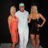 Jennifer McDaniel, Hulk Hogan et Brooke Hogan lors des 58 ans de Hulk au Cafeina Lounge de Miami le 11 août 2011