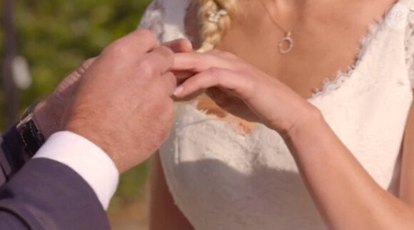 L'animatrice Sandrine Corman a dévoilé une vidéo de son mariage avec Michel Bouhoulle (professeur de tennis et consultant sur la RTBF, chaîne de télévision belge) qui a eu lieu 12 septembre 2014 en Belgique. IL s'agit d'un clip vidéo sur la chanson Si on devait mourir demain, inter­prété par Pascal Obispo et Nata­sha St-Pier.