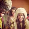 La chanteuse Tal sur le tournage du programme court "Nos chers voisins" (TF1) avec Issa Doumbia. La série proposera une soirée avec des guests pour Noël. Octobre 2014.
