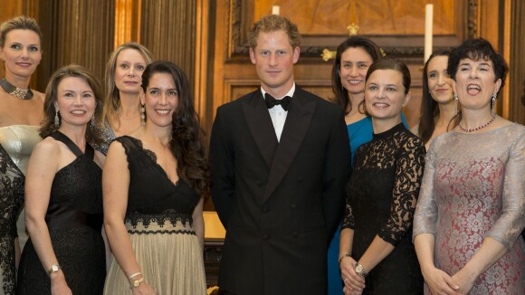 Prince Harry : Charmeur entouré de 200 femmes, il les fait rire