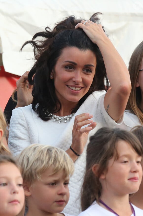 Photo : La belle Jenifer Bartoli participe à la 8e édition des journées de  "La Marie Do" à Ajaccio avec la chorale des enfants de l'association, et le  traditionnel lâcher de ballons