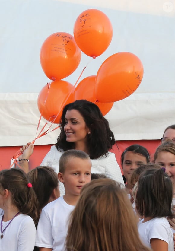 La belle Jenifer Bartoli participe à la 8e édition des journées de "La Marie Do" à Ajaccio avec la chorale des enfants de l'association, et le traditionnel lâcher de ballons biodégradables. Le 5 octobre 2014.
