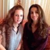 Rania de Jordanie heureuse de retrouver sa grande amie la princesse Lalla Salma du Maroc le 16 octobre 2014 lors de son déplacement aux Emirats arabes unis à l'occasion d'une conférence à Charjah sur le sort des réfugiés. Photo publiée sur Instagram le 17 octobre 2014.