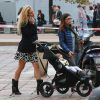 Michelle Hunziker, enceinte de son 3e enfant, a promené Sole dans les rues de Milan le 16 octobre 2014. Au programme : coiffeur, shopping et retrouvailles avec son papa, Tomaso Trussardi, que la belle Michelle a épousé le 10 octobre, jour du premier anniversaire de la fillette.