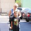 Gwen Stefani et ses fils Kingston et Zuma se promènent à Encino, Los Angeles. Le 19 octobre 2014.